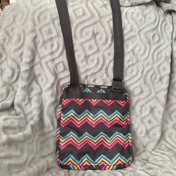 NWOT LeSportsac Classic Kylie crossbody - Picture 2 of 10